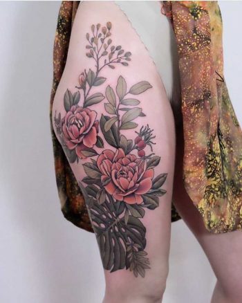 Floral piece on the thigh by Roald Vd Broek