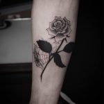 Rose and spider tattoo by Chino Tattooer