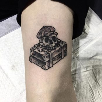 Skull on a suitcase