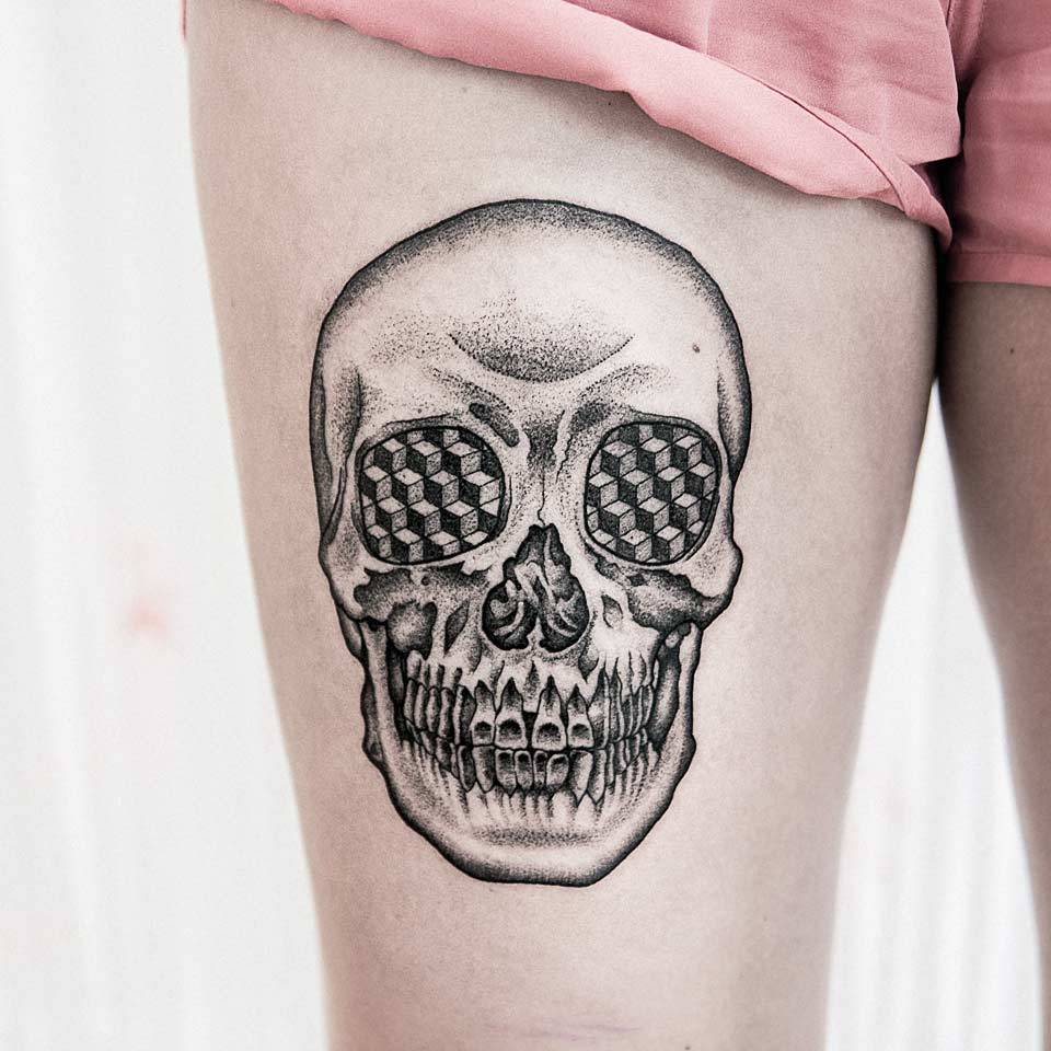 Skull tattoo on the thigh by Dogma Noir