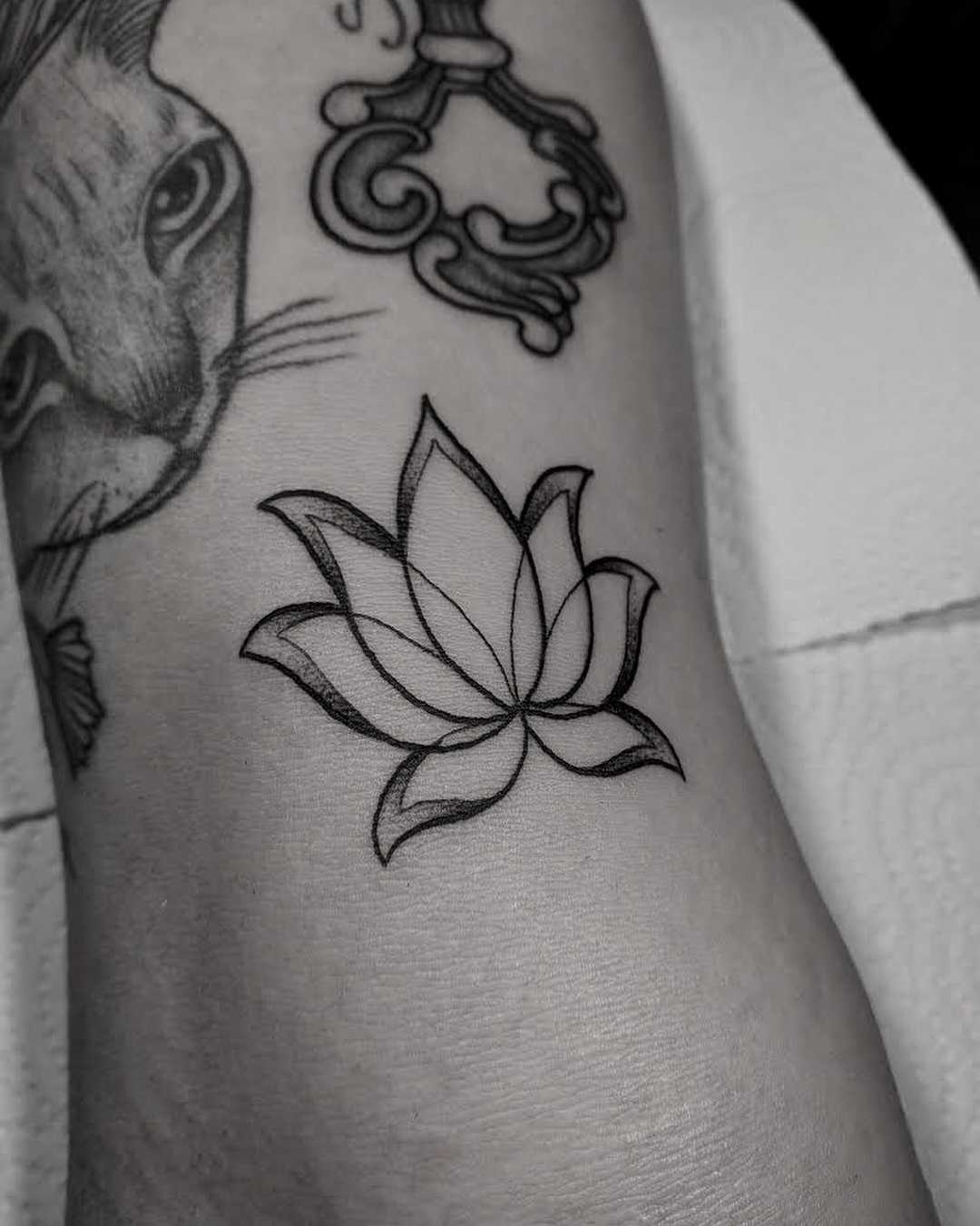 Small Lotus flower filler