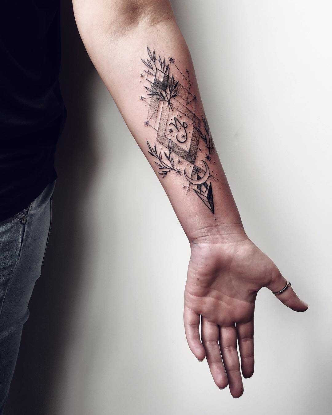 Arrow and geometrics tattoo