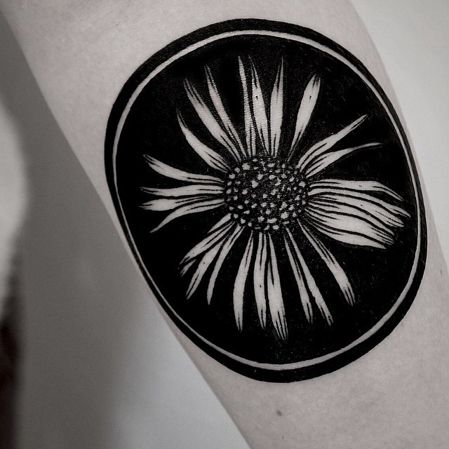 Negative space flower in a circle