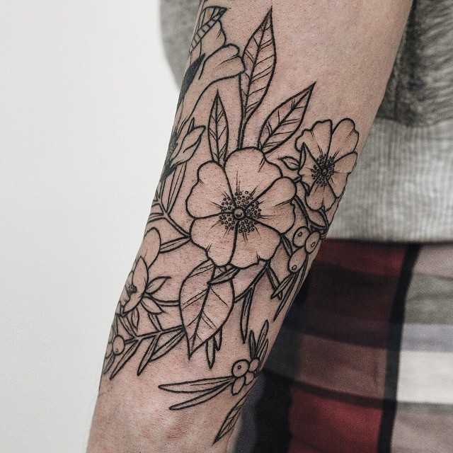Outline flowers on the forearm