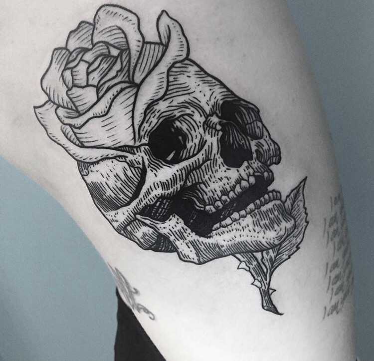 Skull and rose by Daniel Kickflip Tattooer