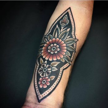 Tradidtional floral ornament by Esther De Miguel