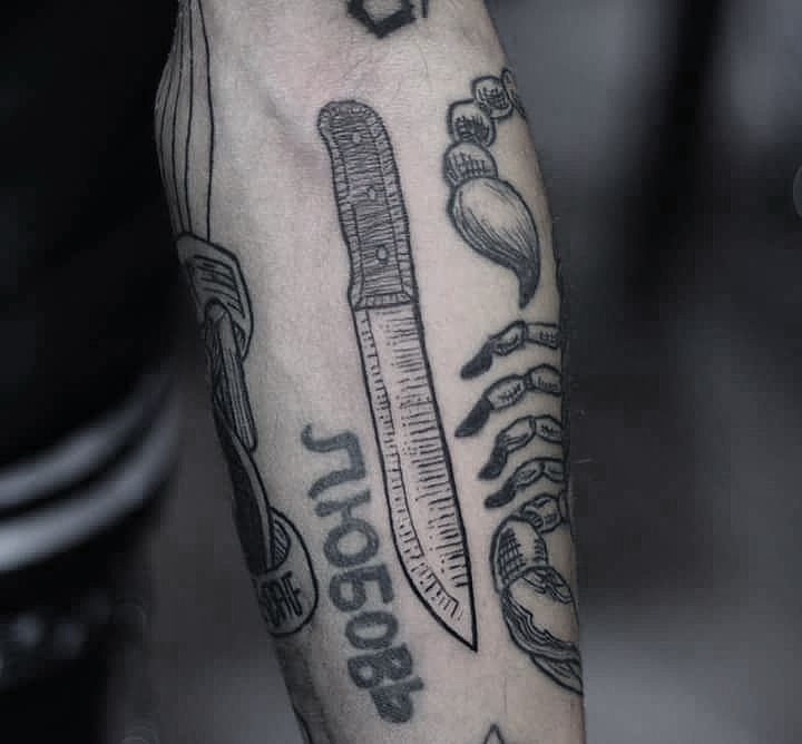 Custom knife tattoo by Kyle Kyo Koko