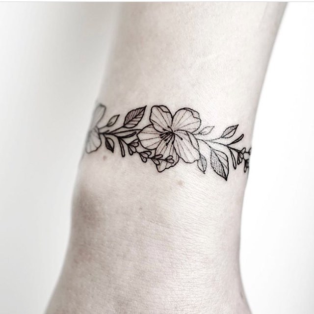 Floral bracelet tattoo by Rach Ainsworth