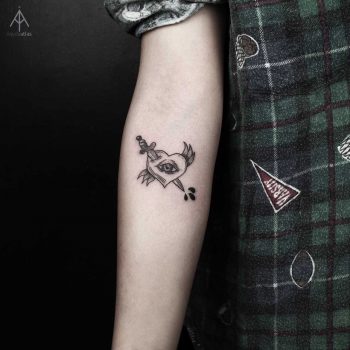 Real eyes realize real lies