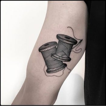 Thread and needle by Totemica