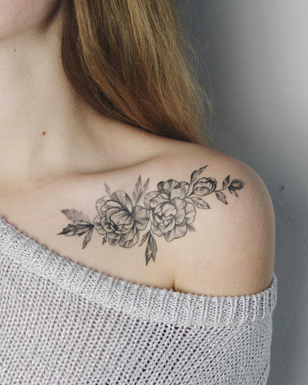 Floral tattoo on a collarbone