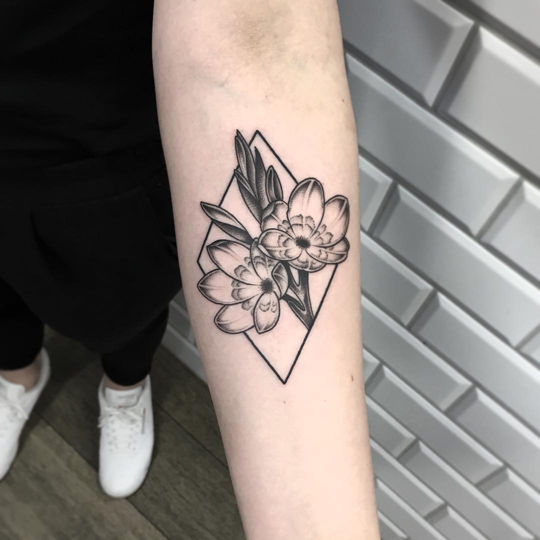 Flower in a rhombus on the forearm