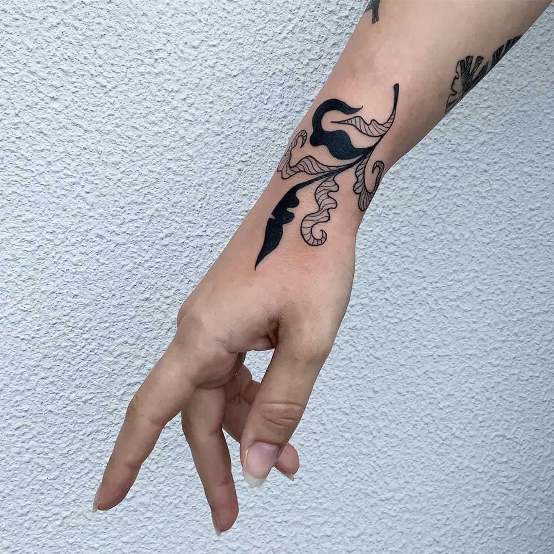 Leaf tattoo by Agata Agataris