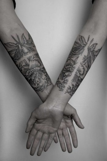 Matching flower tattoos by SVA
