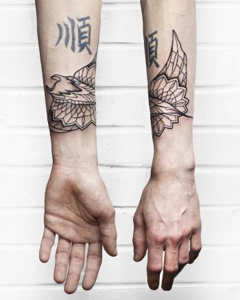 Ornamental ray tattoo by Sasha Kiseleva