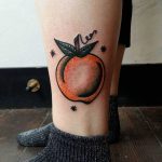 Peach tattoo by Lara Simonetta