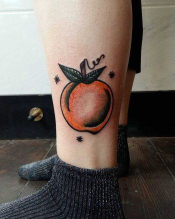 Peach tattoo by Lara Simonetta