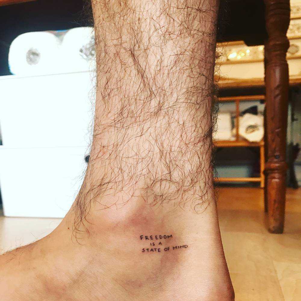 Quote on ankle by Naraishikawa