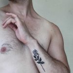 Rose tattoo by tattooist Miedoalvacio