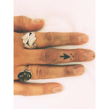 Small arrow tattoo by tattooist Zaya