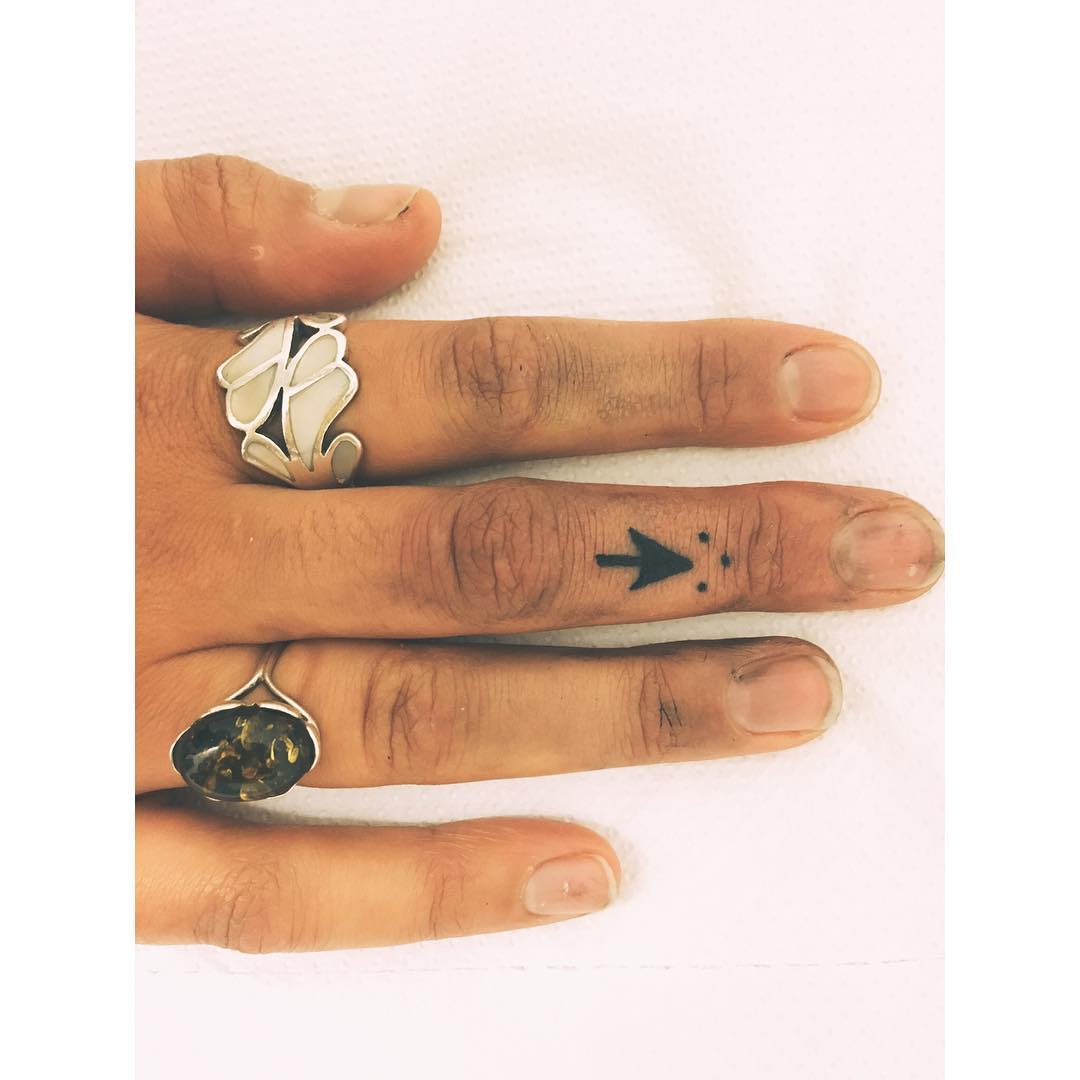 Small arrow tattoo by tattooist Zaya