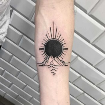 Sun and mountains by tattooist Smutek