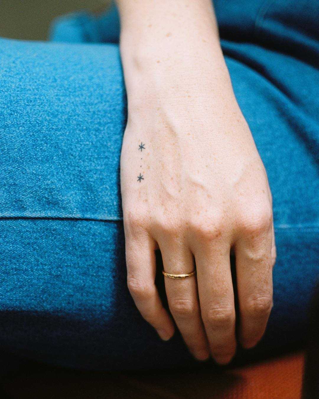 Tiny stars tattoo by Stanislava Pinchuk
