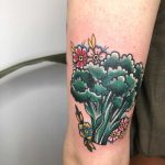 Traditional broccoli tattoo by Lara Simonetta