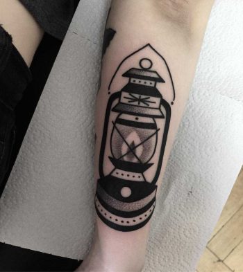 Black lantern tattoo by tattooist Miedoalvacio