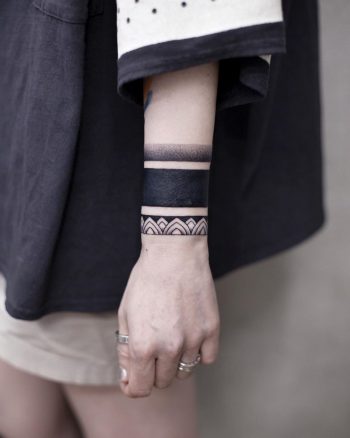 Blackwork bracelet tattoo by Aki Wong