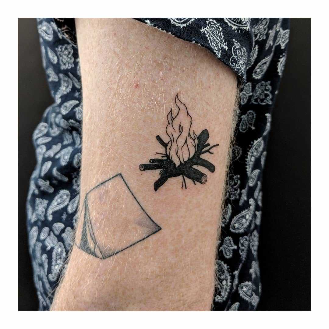Little campfire tattoo by Sabrina Parolin