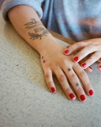 Minimalist star tattoos by Stanislava Pinchuk