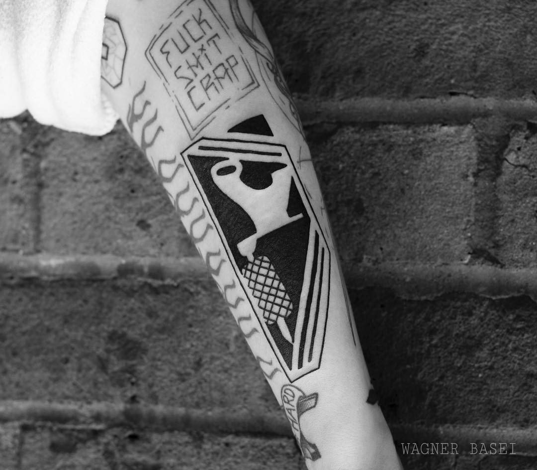 Tattoo gun tattoo by Wagner Basei