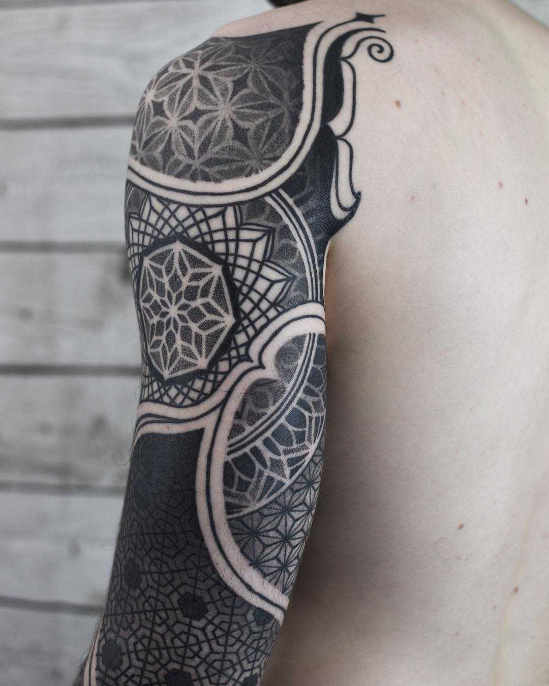 Beautifu black sleeve tattoo by Wagner Basei