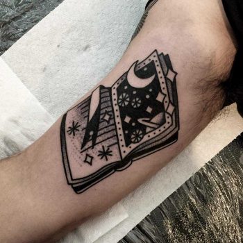 Cool book tattoo by tattooist Miedoalvacio