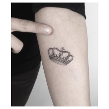 Fancy crown tattoo by Jakub Nowicz