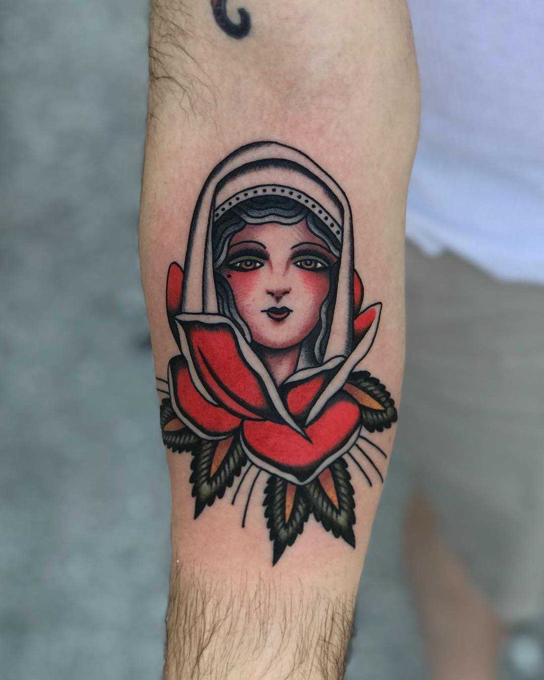 Flower lady by Javier Betancourt