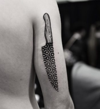 Ornamental knife tattoo by Wagner Basei