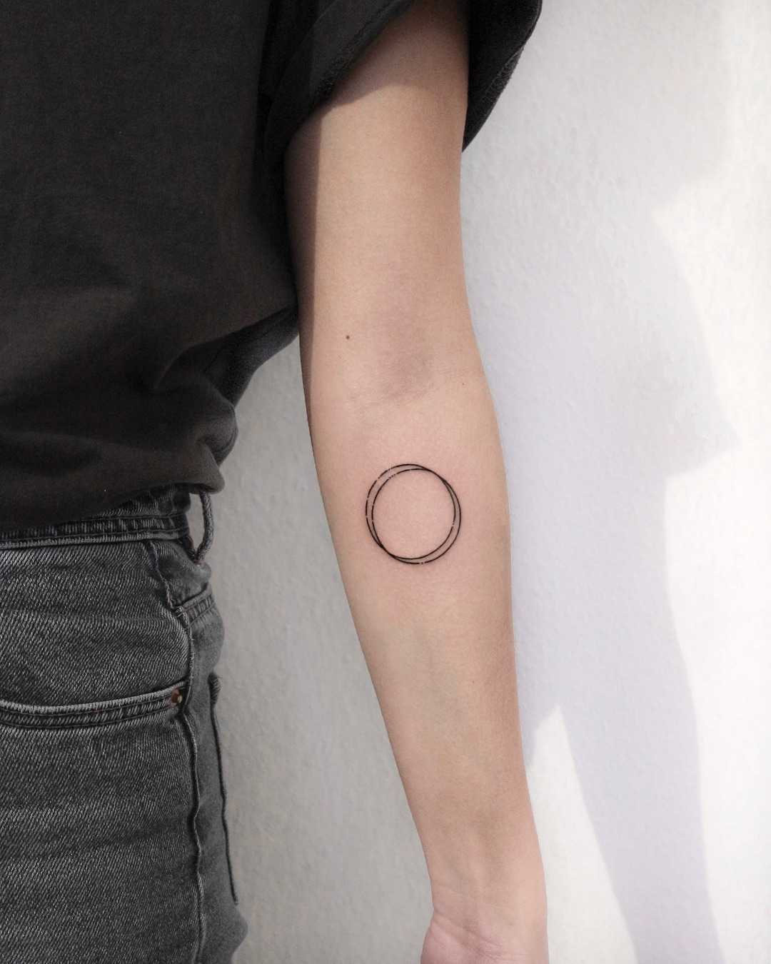 20 Miniature and Modern Circle Tattoos by Eva Krbdk | Circular tattoo,  Circle tattoos, Circle tattoo