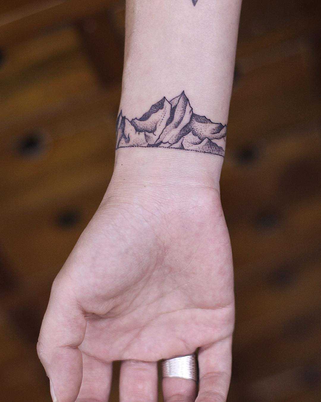 Wraparround mountains tattoo by Aki Wong