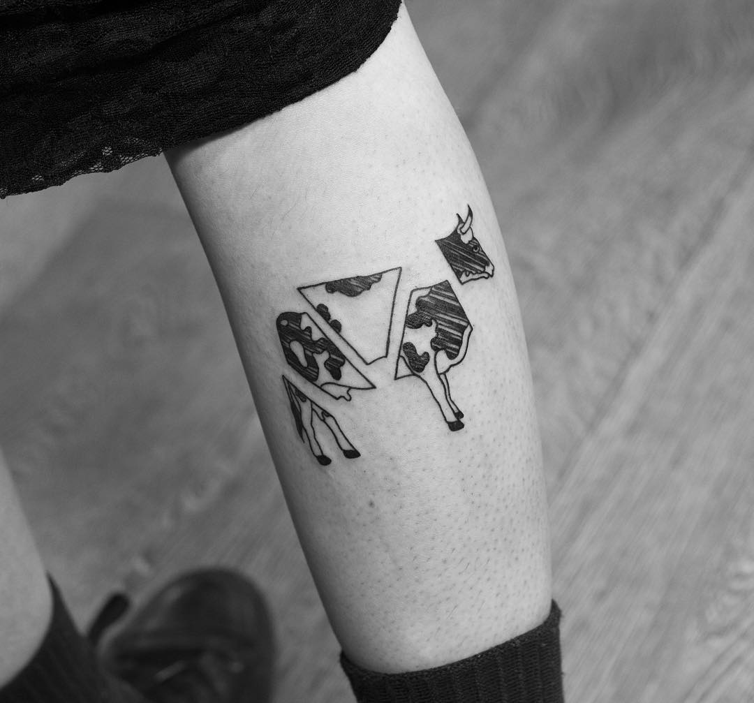 Minimalist Cow Temporary Tattoo (Set of 3) | Cow tattoo, Small tattoos,  Tattoos