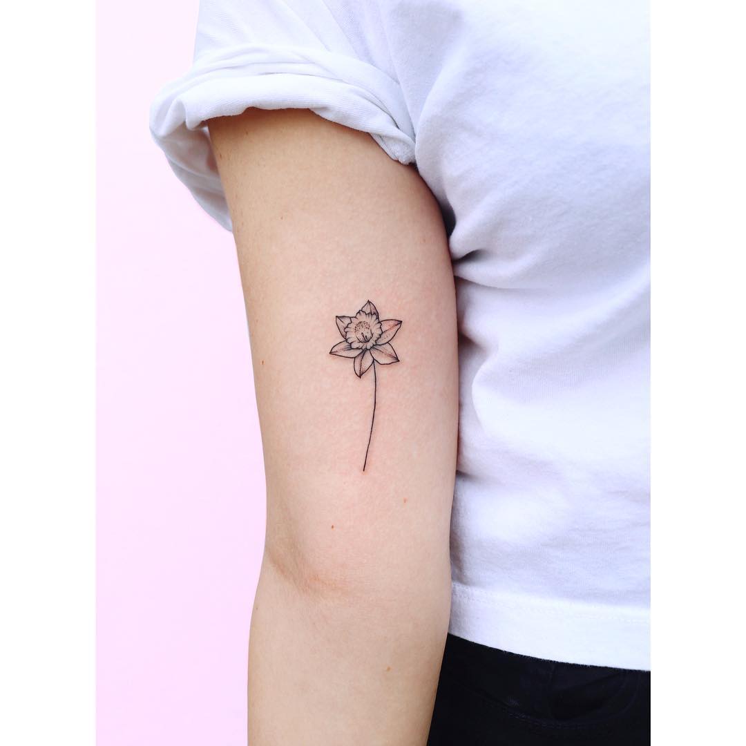 Mini daffodil tattoo by Zaya Hastra