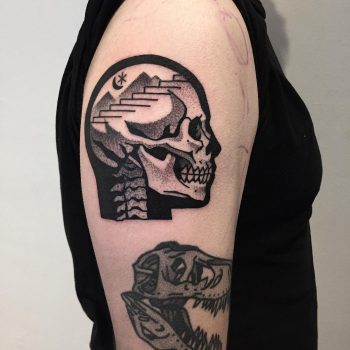 Mystical skull tattoo by tattooist Miedoalvacio