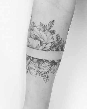 Floral armband tattoo by Annelie Fransson