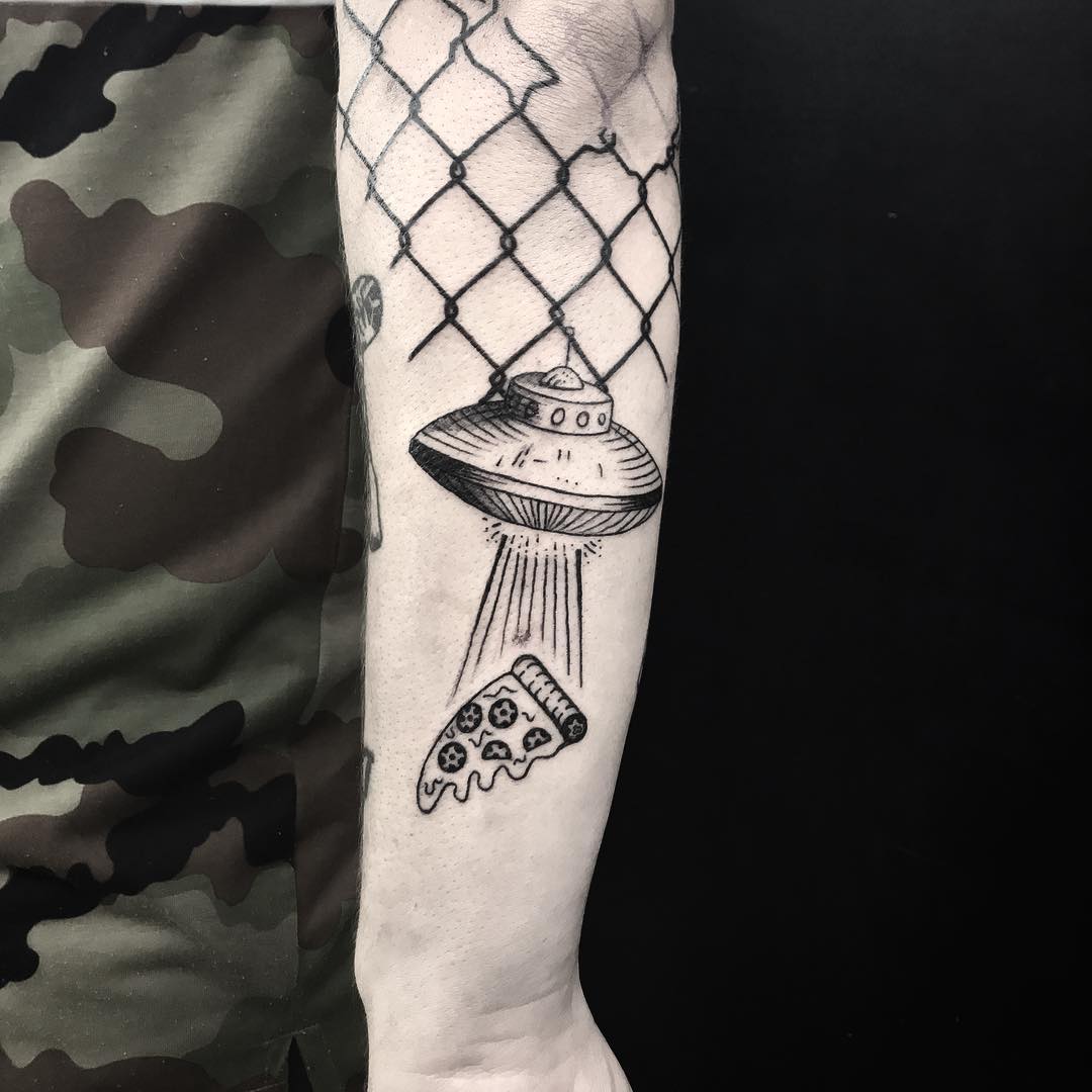 I want to believe in pizza by tattooist gvsxrt