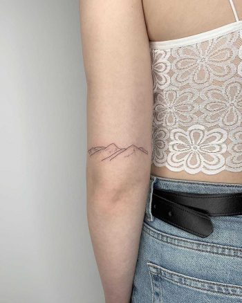 Minimalist mountains by Conz Thomas