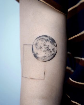 Full moon tattoo by Studio Bysol