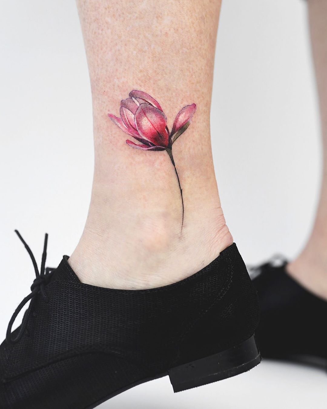 Gorgeous flower on an ankle by Rey Jasper