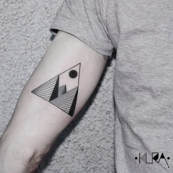 Minimalist mountains by Aga Kura