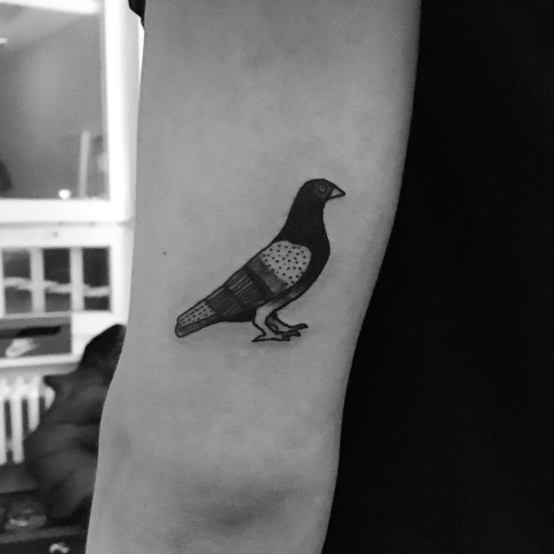 Tattoo pigeon Black and White Stock Photos & Images - Alamy